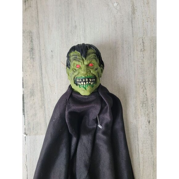 Paper magic 2006 Mini hanging green zombie prop Halloween decor - Picture 2 of 8